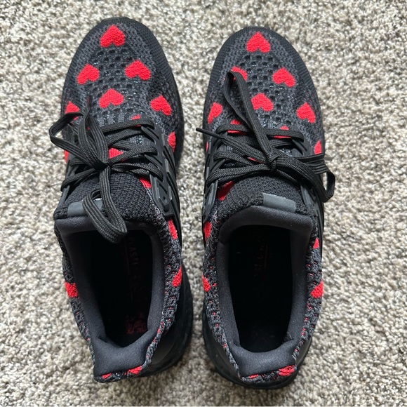 Like New 2022 Adidas UltraBoost 5.0 DNA 'Valentine's Day'; size Men 7/womens 8 - Picture 7 of 7